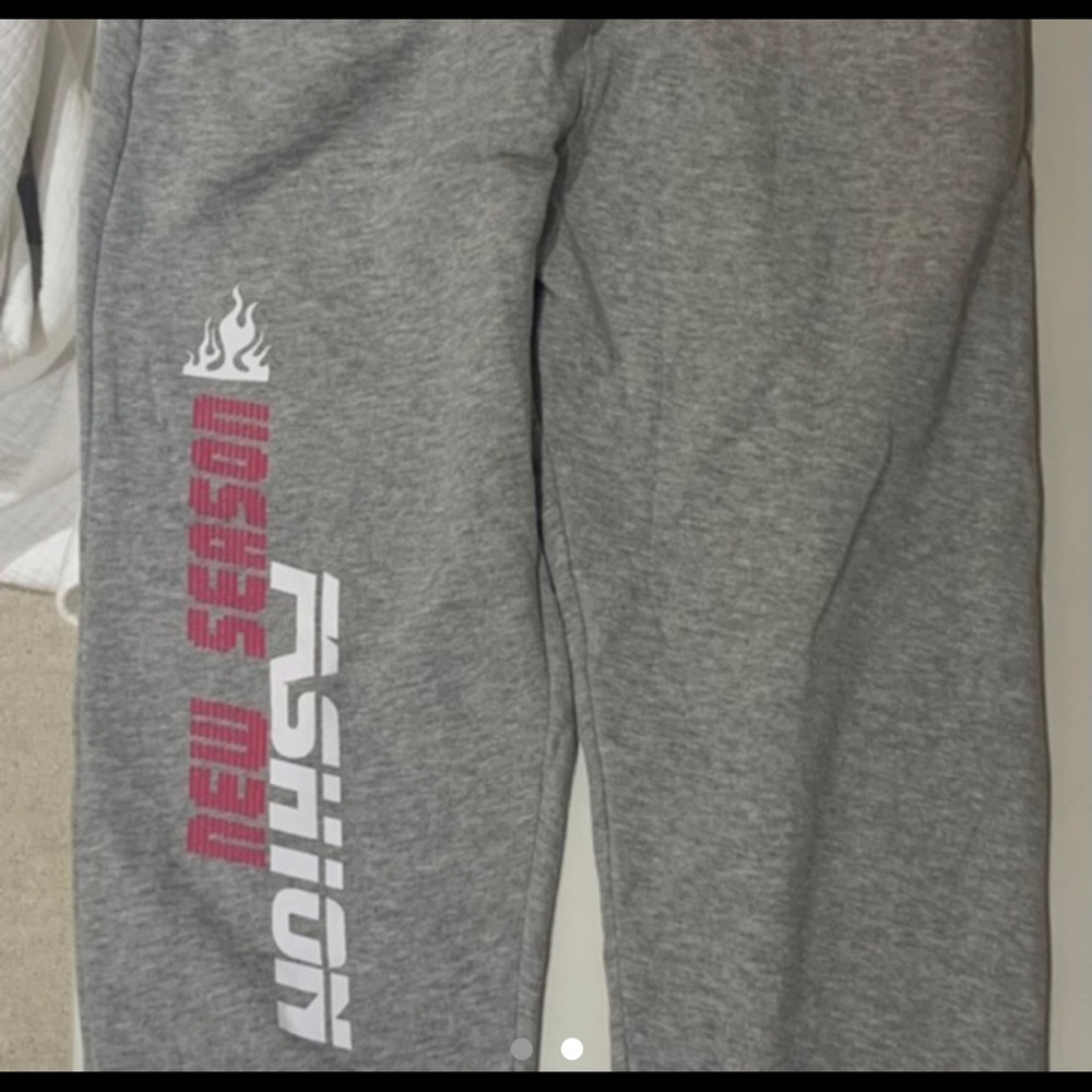 PrettyLittleThing sweatpants - Picture 2 of 2
